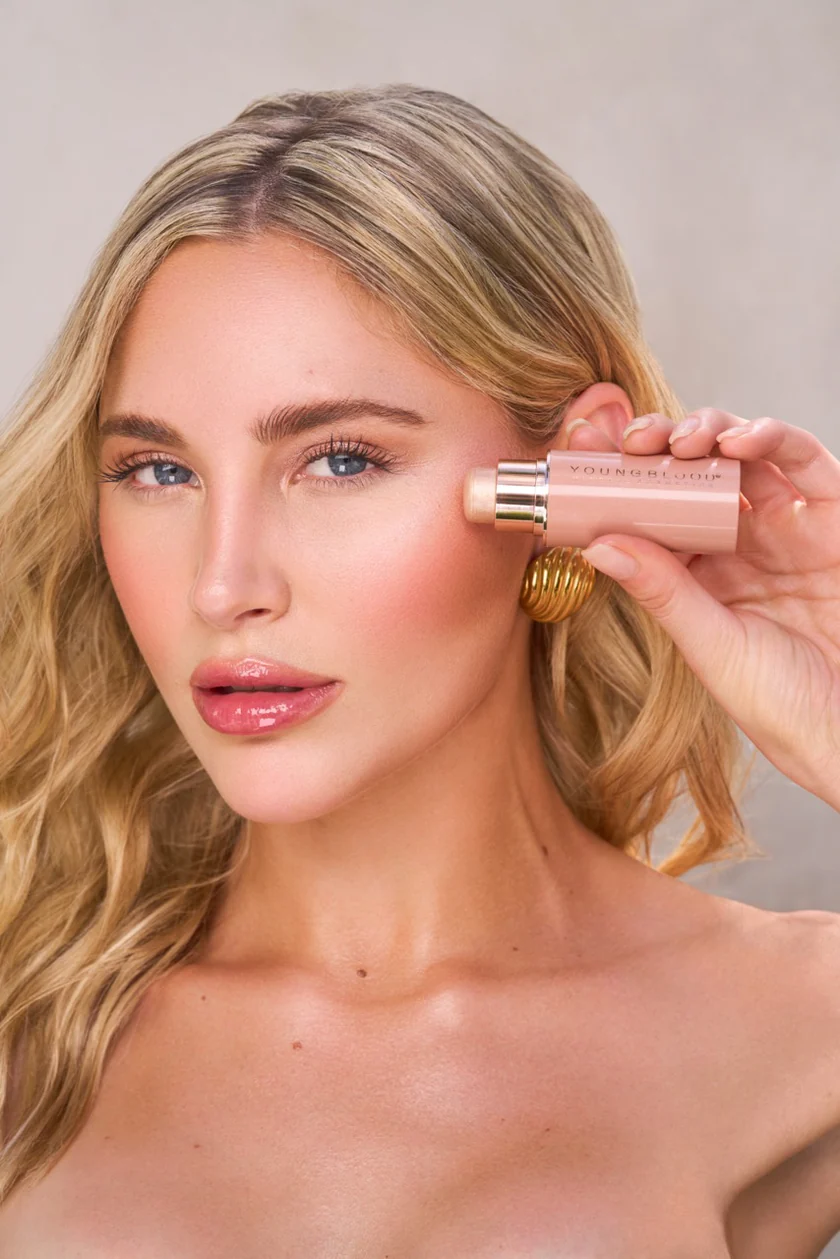 Youngblood Pro Glow Crème Highlighter Stick Moonlit - Afbeelding 4