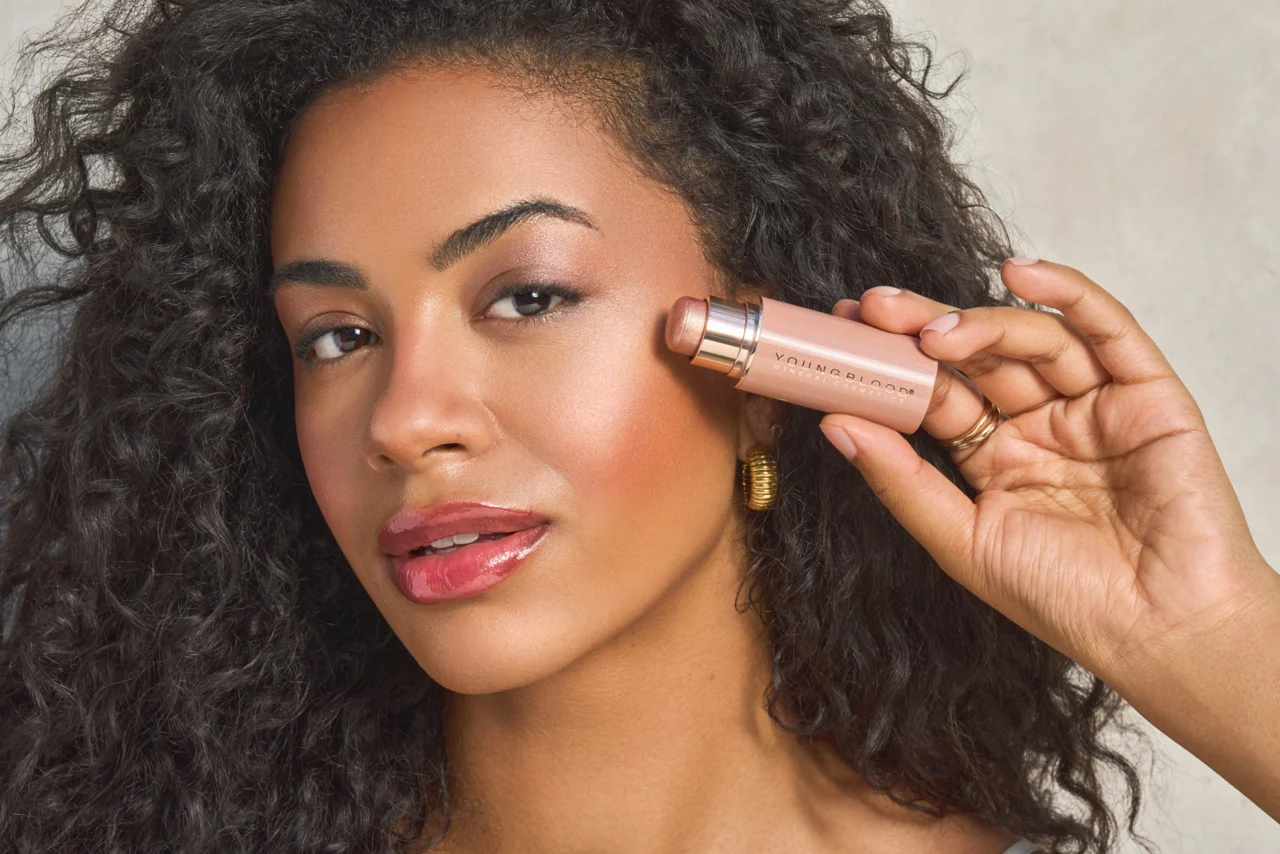 Youngblood Pro Glow Crème Highlighter Stick Solstice - Afbeelding 4